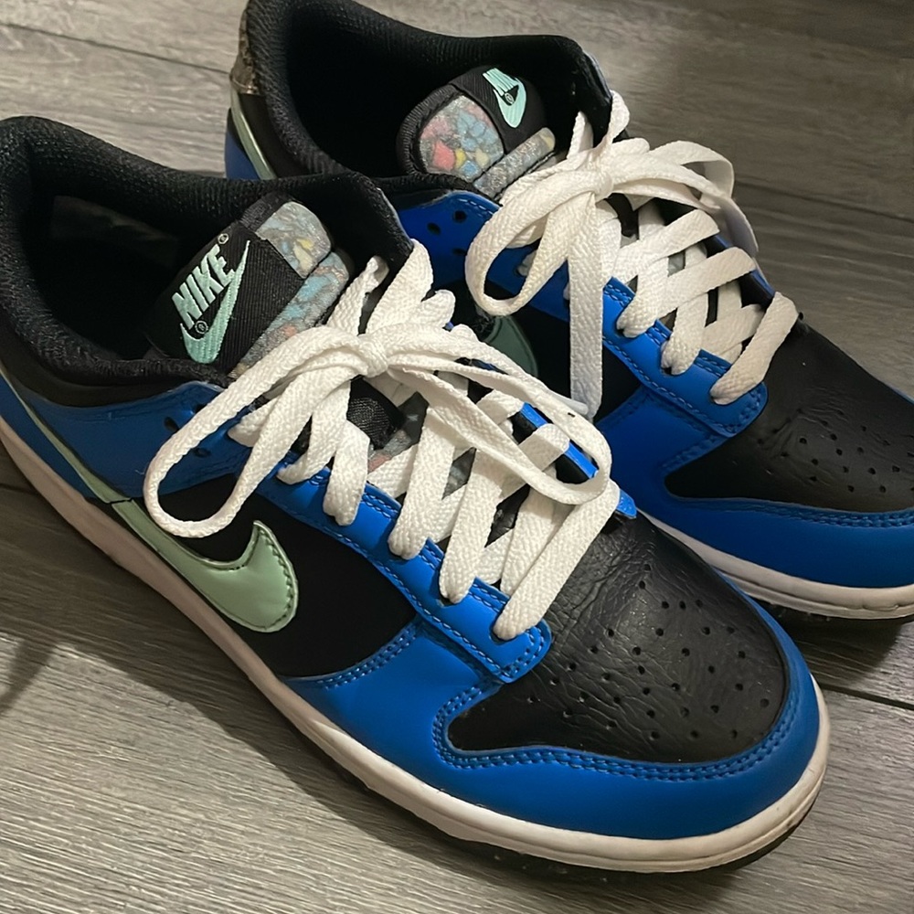 Nike Dunk lows. Good condition. Size: US 6.5